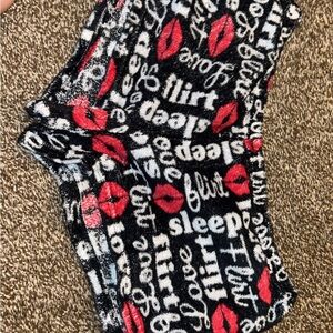 Cozy Lip Print Lounge Shorts